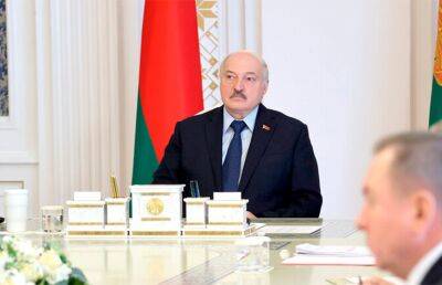 Лишение гражданства тех, кто продолжает вредить из-за границы и амнистия для тех, кто оступился: Лукашенко провел совещание во Дворце Независимости