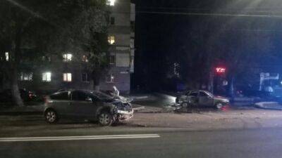 В Саратове водитель сбежал с места ДТП, бросив раненого пассажира