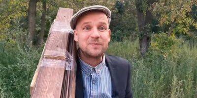 «В домашних условиях». Звезда Квартала 95 снял юмористическое видео об украинском пенсионере, изготавливающем деревянные Хаймарсы