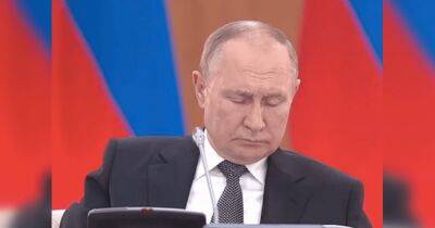 Жаловался на усталость и одышку: Путин уснул во время совещания (видео)