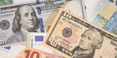 Доллар местами дороже евро. Куда несется курс валют наличными и по картам