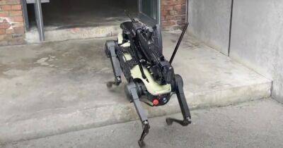 Армия Китая похвасталась вооруженными роботами, "умными" шарами и экзоскелетами (видео)