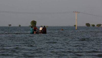 Пакистан выглядит "как море" после наводнения - премьер