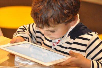 ООН раздает детям из Газы планшеты для «связи с внешним миром»