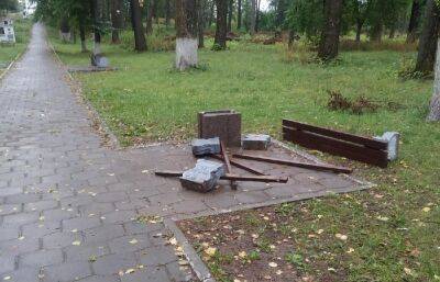 Вандалы устроили погром в парке в Калязине Тверской области