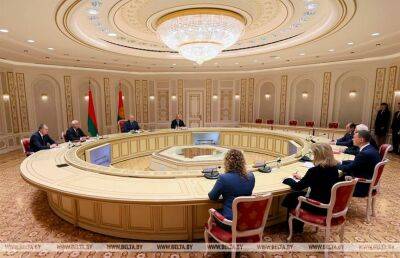 Лукашенко проводит встречу с губернатором Мурманской области