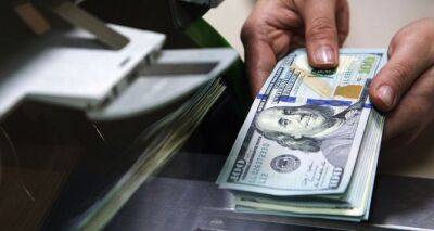 Проблемы с валютой: НБУ совершил первую сделку обмена безналичного доллара на наличный