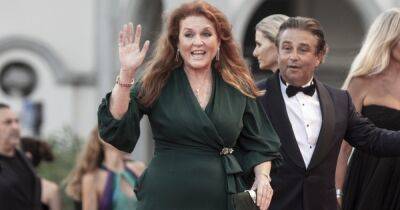 Сара Фергюсон появилась на Венецианском кинофестивале в роскошном зеленом платье