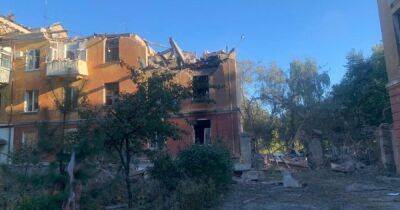 Обстрел школы и дома в Славянске: из-под завалов достали тела погибших