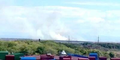 В районе Сак в оккупированном Крыму начался масштабный пожар