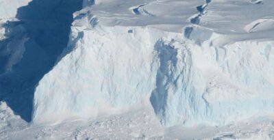 Вчені попередили, що льодовик Судного дня в Антарктиді тримається на волосині (Фото, Відео)