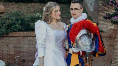 Охранник Папы Римского женился на украинке: свадебные фото