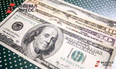 Банк России продлил запрет на комиссию за выдачу валюты
