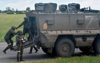 Россияне выводят военную технику из Мариуполя: куда направляются