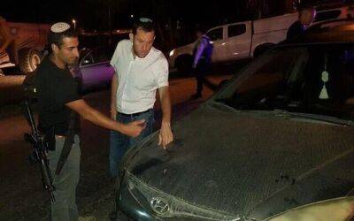 Обстрел израильского автомобиля на западном берегу, водитель ранен