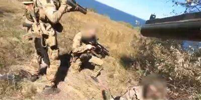 «За считанные минуты». ВСУ показали, как уничтожают российский БТР с личным составом на юге Украины — видео