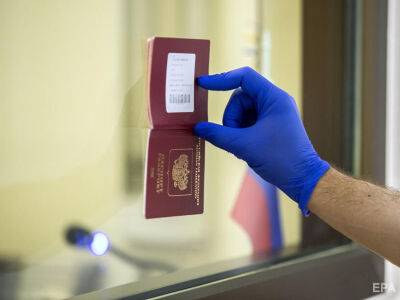"Низкий приоритет". Еврокомиссия разъяснила, как консульства в России будут выдавать визы