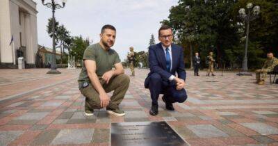 В Киеве на Аллее смелости появились новые таблички: кому посвящены (ФОТО)