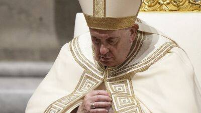 Папа Франциск воздал должное усопшему предшественнику