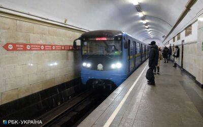 У Києві обмежили роботу метро. На коліях можуть бути уламки ракет