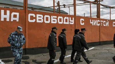 У РФ розшукують озброєних зеків, які втекли з навчального центру ПВК "Вагнер" на Луганщині