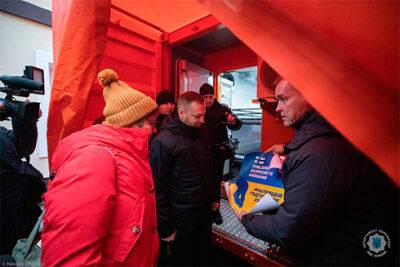 МВС Фінляндії передало броньовані контейнери для українських піротехніків