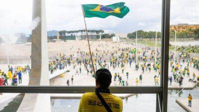 Байден пригласил нового президента Бразилии в США на фоне массовых беспорядков в стране