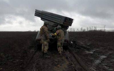 На Донбассе враг наступает по трем направлениям