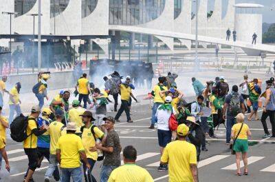 В США призывают экстрадировать Болсонару из-за беспорядков в Бразилии