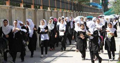 Талибы разрешили девочкам учиться до 6-го класса