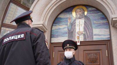 За обнажённое фото у храма в Москве возбудили уголовное дело