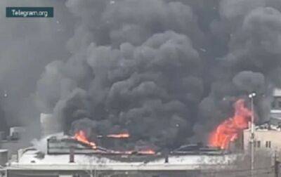 В Москве горят склады площадью две тысячи кв.м
