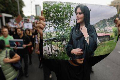 Иранские правозащитники: таинственная смерть 23-летней девушки во время ареста