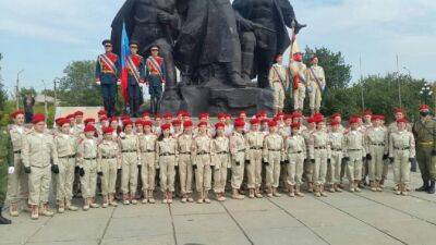 На окупованих територіях Донбасу школярів ставлять на обов'язковий військовий облік