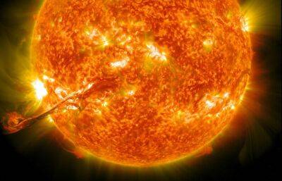 Ученые фиксируют мощные вспышки на Солнце