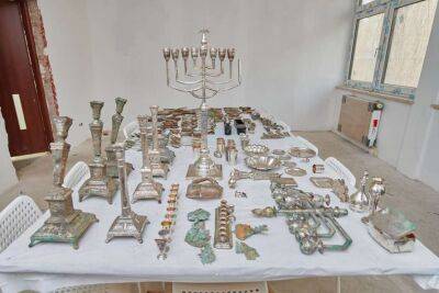 Величезний скарб довоєнних єврейських артефактів, виявлений у Польщі (Фото)