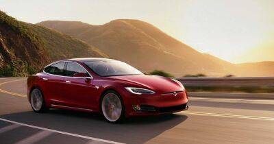 Названы самые безопасные автомобили 2022 года: Tesla снова в лидерах (видео)