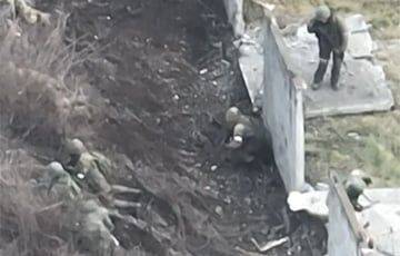 Украинские пограничники из пулеметов уничтожили группу «вагнеровцев» в Соледаре