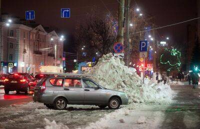 Дорожникам пришлось убирать снег с улиц Московского района Твери после прокурорской проверки