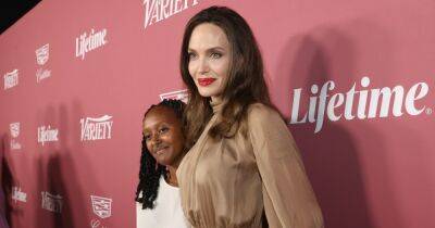 Анджелина Джоли - Брэд Питт - Анджелина Джоли в элегантном пальто прошлась с дочкой Захарой по магазинам - focus.ua - США - Украина - Нью-Йорк - Нью-Йорк