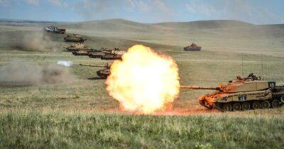 БТР недостаточно: Украине нужны тяжелые танки и ракеты большой дальности, — The Economist