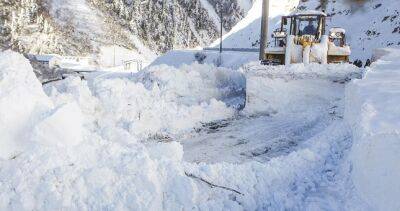Снегопады привели к транспортному коллапсу на дорогах Бадахшана