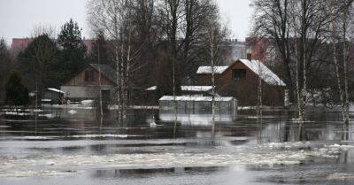 Угроза наводнений в Латвии сохранится до весны