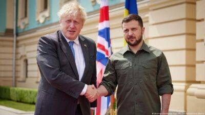 Джонсон планирует в ближайшее время посетить Украину и встретиться с Зеленским – The Guardian