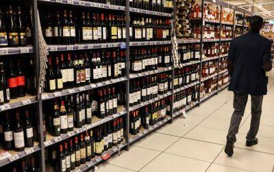 Держстат показав, як за 2022 рік зросли ціни на алкоголь і сигарети