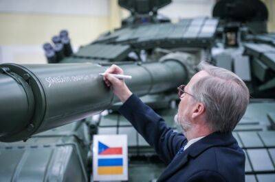 Петр Фиала - Чехия начала отправку в Украину 120 модернизированных танков Т-72 — они будут поступать небольшими партиями в течение года - itc.ua - США - Украина - Англия - Германия - Польша - Швеция - Испания - Финляндия - Словения - Чехия - Голландия - Словакия - Марокко - Ангола