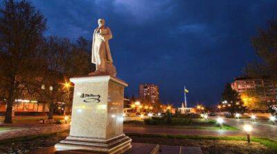 В Мелитополе захватчики демонтировали памятник Шевченко