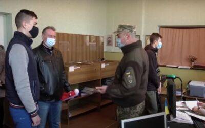 Докатились: безработных украинцев будут сдавать в военкомат – подробности