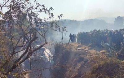 На місці падіння літака в Непалі знайдено тих, хто вижив, - AFP