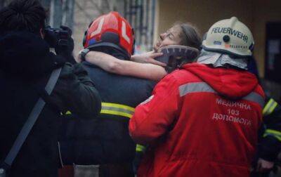 У Дніпрі з-під завалів врятували жінку (фото, відео) - rbc.ua - Україна